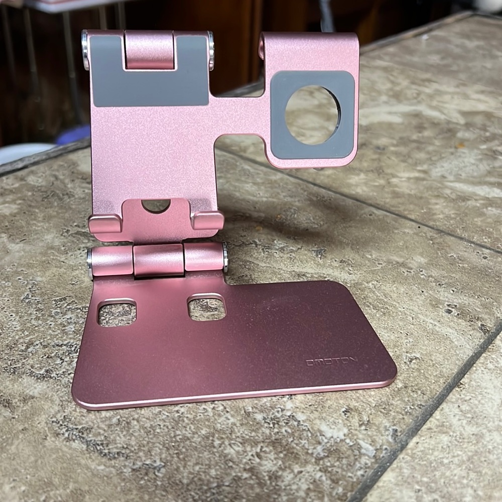 Adjustable phone and watch charging station